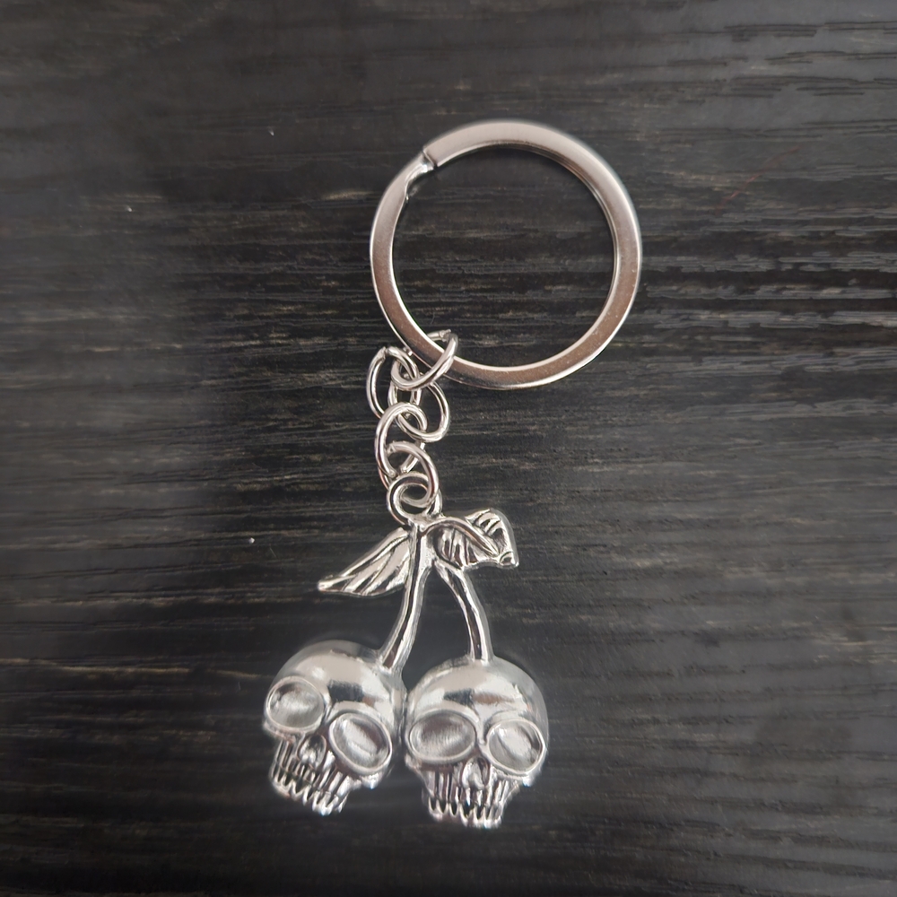 🌺 Lot B/E Silver Cherry Skull Keychain #1